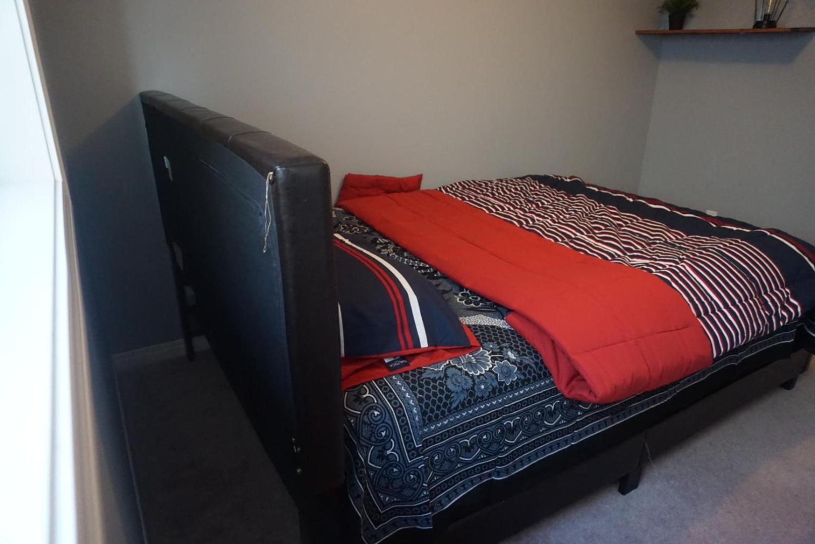 Homestay Cozy Comfort In Se Calgary, Canada